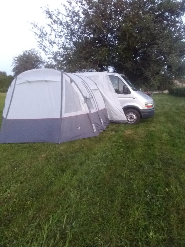 Aire camping-car à Frédéric-Fontaine (70200) - Photo 1